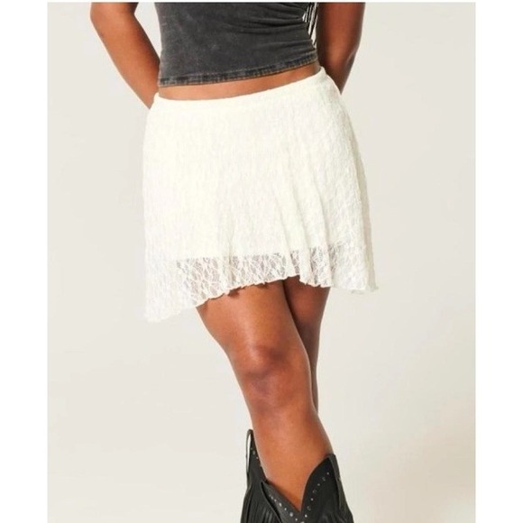 Hollister Dresses & Skirts - Hollister Women's Lace Lined White Skirt with Built in Shorts Size M